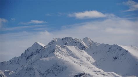 Primera Nevada En Las Estaciones De Esqu Del Pirineo