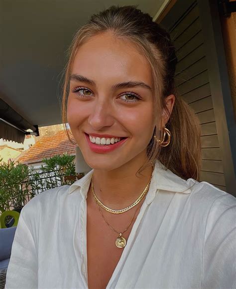 PornPic XXX | Carla Peclet