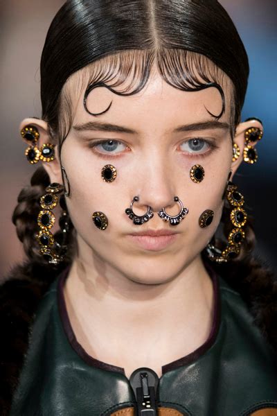 25 лучших макияжей Пэт МакГрат | Cultural appropriation, Facial ...