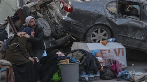 Depremin vurduğu bazı kentlerde mücbir sebep hali uzatıldı