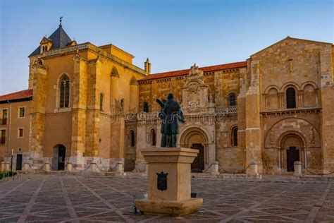 Sunrise View Of Bas Lica De San Isidoro In Spanish Town Leon Editorial