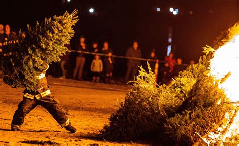 Salem Celebrates 17th Annual Christmas Tree Bonfire Photos