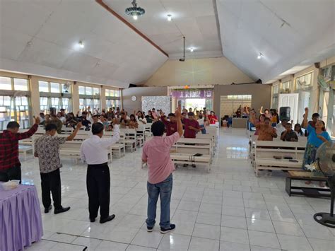 Ibadah Perayaan Paskah Di Gereja GPT Kristus Raja Kalinona Nabire 31