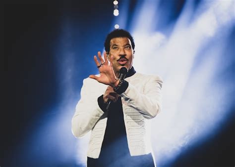 Lionel Richie Thrills Fans At Long Awaited Show In Alabama ‘this Is
