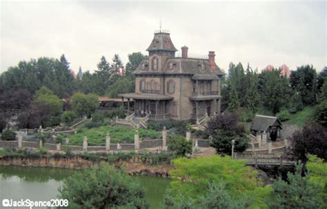 Disneyland Paris - Frontierland — Part 4 — Phantom Manor - AllEars.Net