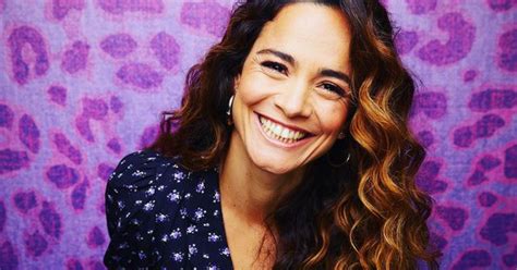 Alice Braga Posta Primeira Foto A Nova Namorada