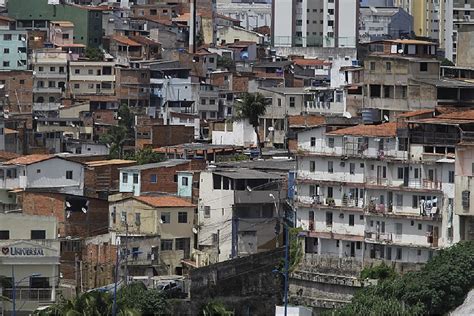 Jornal Correio 4 Em Cada 10 Pessoas Na Bahia Vivem Abaixo Da Linha Da