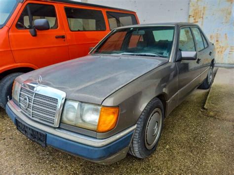 Mercedes W124 1990 OLDTIMER GARAGE MOSTAR