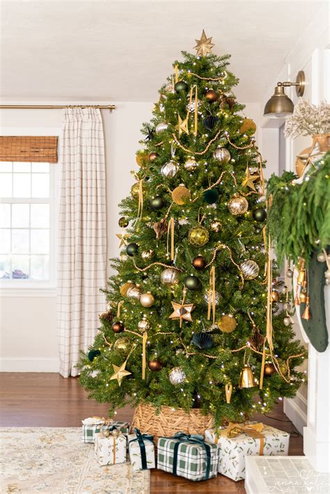 Moody & Elegant Christmas Tree - Jenna Kate at Home