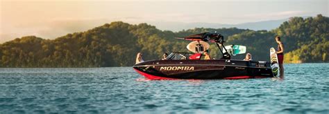 Moomba Makai 245 Wakesurf Boat