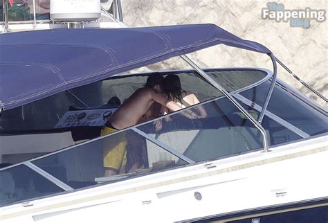 Leni Klum Shows Off Her Sexy Bikini Body While Enjoying The Sun With In The South Of France