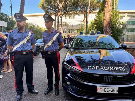 Torre Del Greco Enne Cade A Scuola Dalla Finestra Dell Aula Al