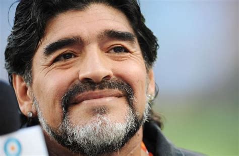 Maradona Tutta La Serie A Con Il Lutto Al Braccio Minuto Di Silenzio