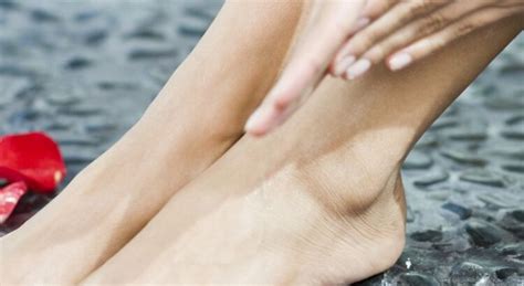 Trucs Et Astuces Pour Prendre Soin Des Ongles De Ses Pieds Grazia