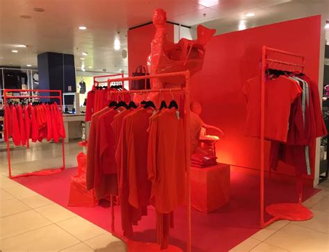 elements aspects  visual merchandising iiad