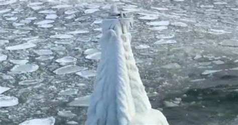 Freddo polare in Usa il faro è diventato una scultura di ghiaccio