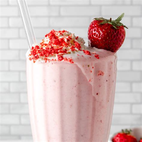 Strawberry Protein Shake (4 Simple Ingredients) - proteincakery.com