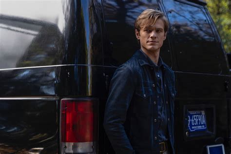 'MacGyver': Lucas Till Says Former Showrunner Would Insult His Appearance