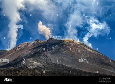 Active volcanic steam vents on Mount Etna, Europe’s highest volcano ...