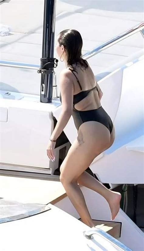 Selena Gomez In Swimsuit At A Boat In Positano Hawtcelebs