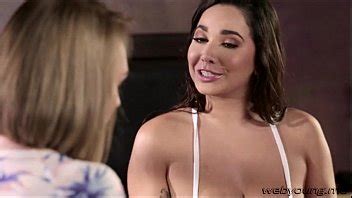 Adolescentes sexy adoran lamiendo coño en posición sixtynine XVIDEOS