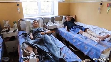 Zelensky Visita Ospedale Medaglie Ai Soldati Feriti Video Dailymotion