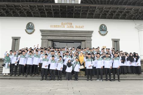 Uu Ruzhanul Ulum Lepas Kafilah Mtq Jabar Ke Mtq Tingkat Nasional