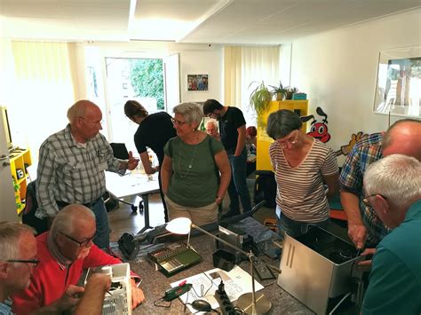 Reparieren statt Wegwerfen Neuwieder Repair Café haucht alten Geräten