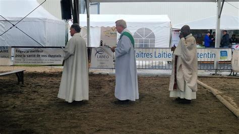 Même couchés à trois heures du matin on vient à la foire de Lessay