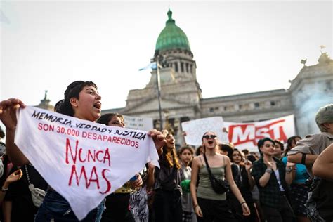 Mujeres En La Sombra El Arte Como Testimonio De La Violencia Cartas