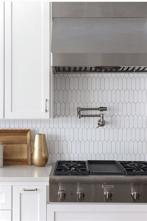 20 Modern White Kitchen Backsplash DECOOMO