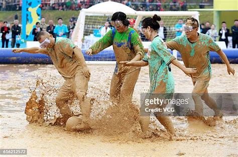 11 Chinese Swamp Soccer Contest Held In Chengdu Stock Photos High Res