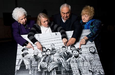 In 2015, 4 Survivors Posed With Iconic Auschwitz Photo 70 Years After ...