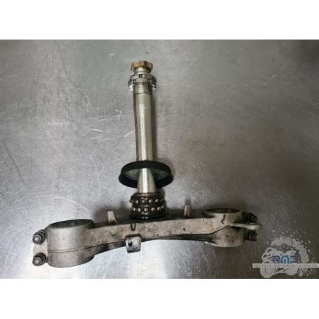 Té de fourche inférieur Suzuki GSXR 600 2001 à 2003 disponible chez RMParts