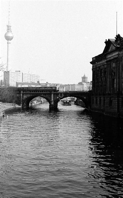 DDR Bildarchiv Berlin Mitte Blick Auf Den Berliner Fernsehturm Und