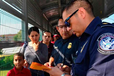 Detienen A Dos Migrantes En La Frontera De Eeuu Fingieron Su Identidad