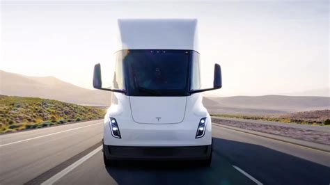 Tesla Semi Truck Elon Musk Liefert Ersten Elektro Lkw Aus Sternde