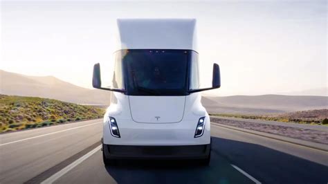 Tesla Semi Truck Elon Musk Liefert Ersten Elektro Lkw Aus Stern De