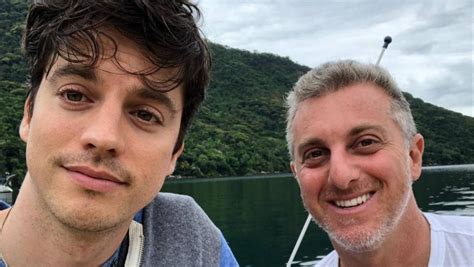 Luciano Huck Relata Em Livro Os Aprendizados Ap S Irm O Revelar Ser Gay