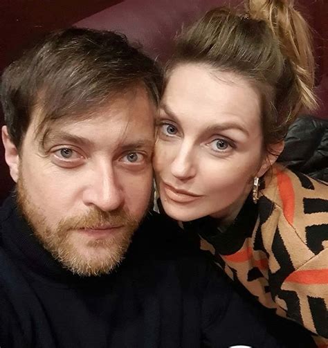 Актёр Кирилл Сафонов и его жена, певица Саша Савельева, оставив 10 ...