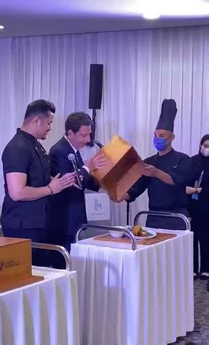 DATO FAZLEY YAAKOB Cipta Menu Baharu Untuk Pesakit Hospital Ambil