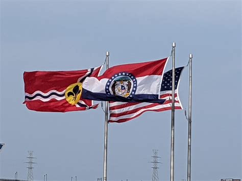 Flags of St. Louis, Missouri, and the US next to each other, Gateway