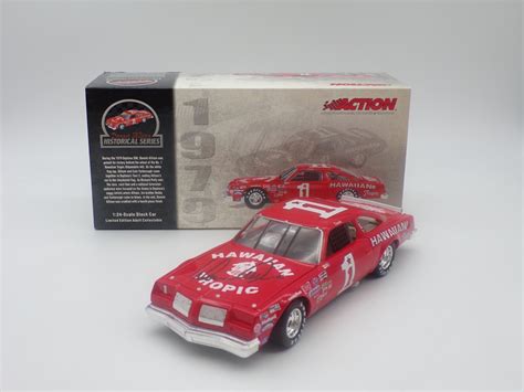 Donnie Allison Autographed 1979 Hawaiian Tropic 124 Nascar Diecast