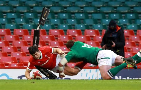 Louis Rees-Zammit scores try on Six Nations debut as Wales hold off 14 ...