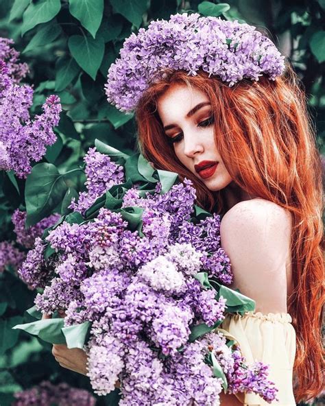 💋chicas Para Tus Novelas💋 Chicas De Belleza Poses De Mujeres Para Fotografía Flores En El Pelo