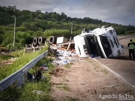 Brutal Siniestro En Salta Volc Un Cami N Que Transportaba Gaseosas