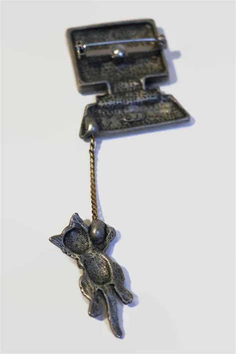 Vintage Jj Jonette Jewelry Pewter Mouse Error Cat Hanging From Computer