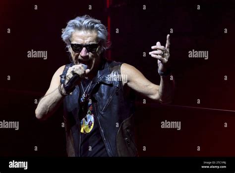 Ligabue Durante El Concierto Dedicato A Noi Indoor Tour 2023 9 De