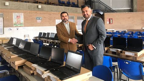 Estudiantes De Kennedy Reciben Computadores Bogota Gov Co