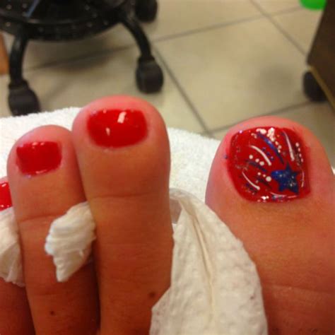 Shooting Star Fourth Of July Toe Nail Designs For Summer That Will